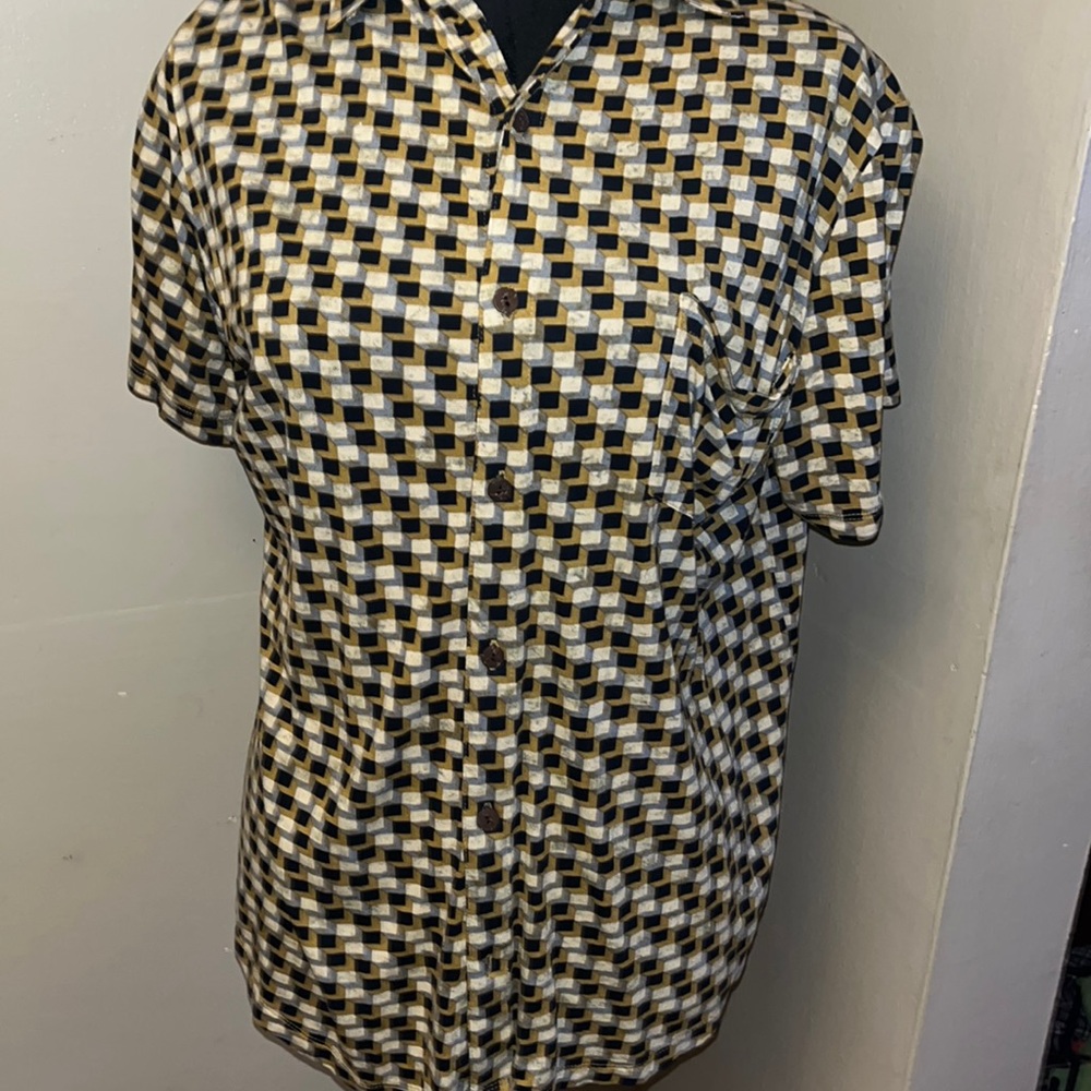 NWOT Raga men’s wooden button down shirt with pocket  geometrical pattern Size M